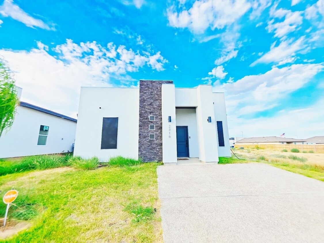 Primary Photo - 2316 Mango Rd
