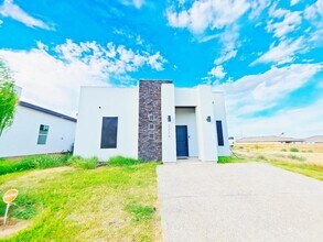 Building Photo - 2316 Mango Rd