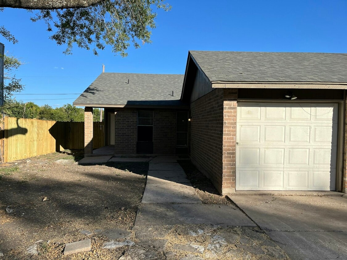 Primary Photo - 909 Betsy Ross Dr