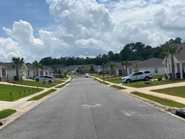 Foto del edificio - 619 Whispering Creek Ave