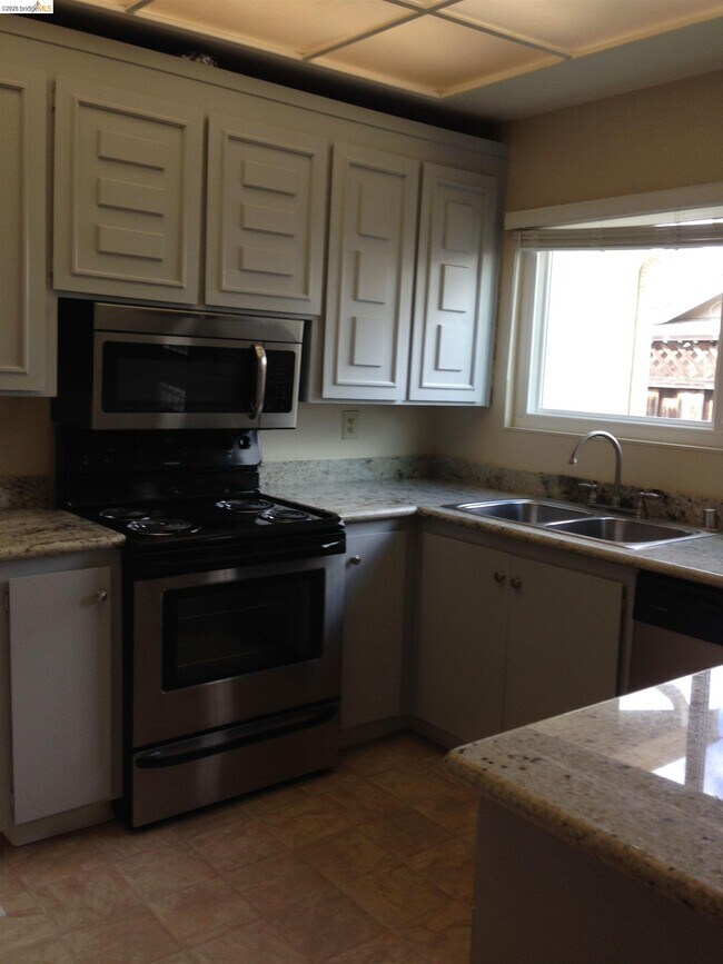 Foto del edificio - 5451 Tyler Pl