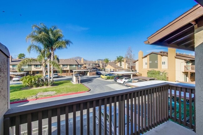 Foto del edificio - Beautiful 2 Story Townhouse with Prime Location!!