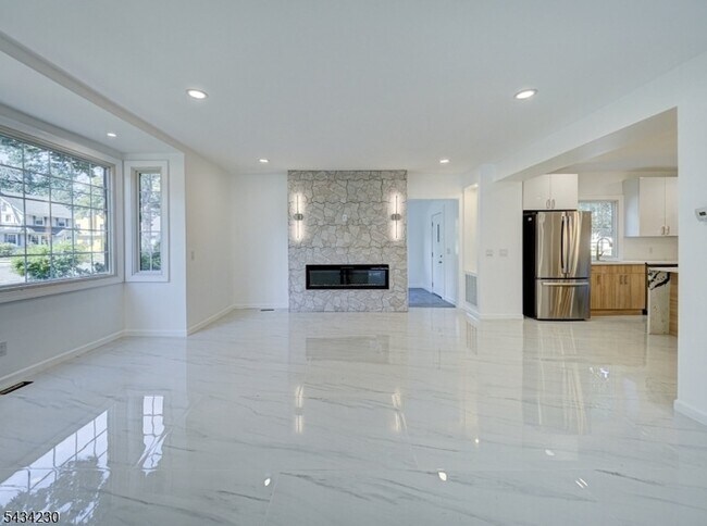 Building Photo - 217 Heywood Ave