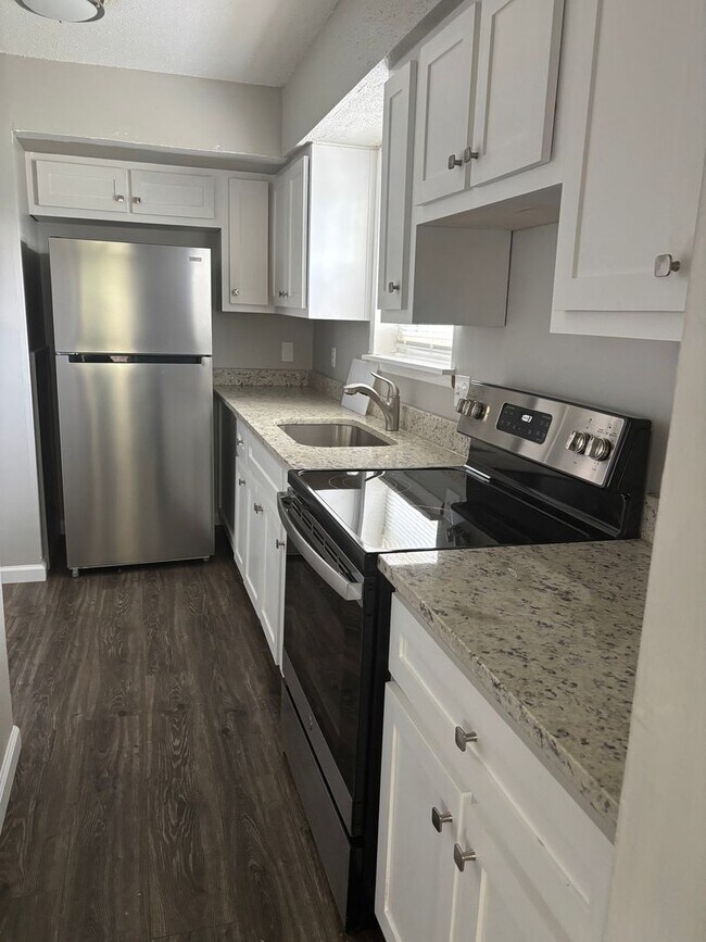 Foto del edificio - 2711 Clayton Dr NW