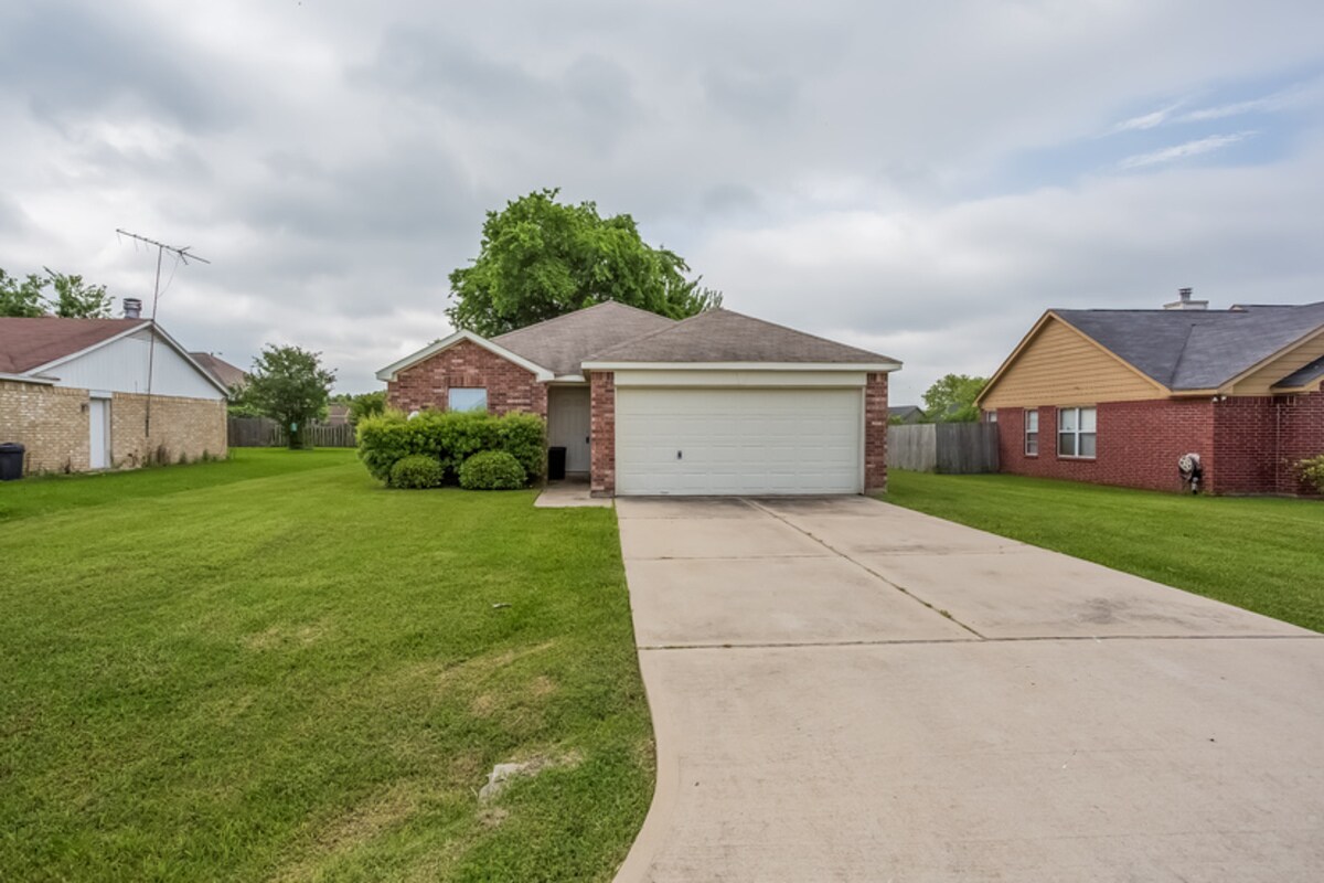 13387 Lake Breeze Ln, Willis, TX 77318 House Rental in Willis, TX