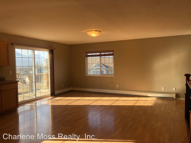 Building Photo - 1900 N Monte Vista Dr