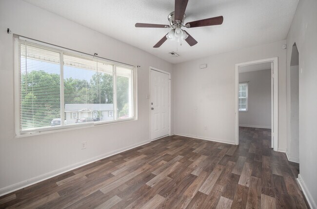 Foto del edificio - 1043 Mountain Crest Dr