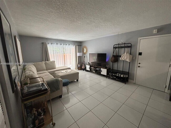 Foto del edificio - 7208 Fairway Dr