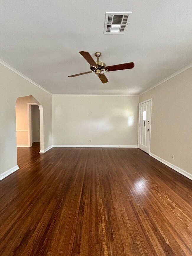 Foto del edificio - Charming 2-Bedroom Home with Newly Remodel...