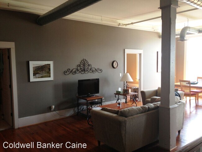 Building Photo - 2 br, 2 bath House - 101-A E. Trade Street