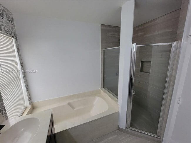 Building Photo - 928 Falling Water Rd