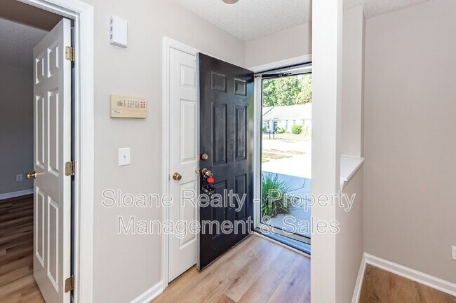 Photo - 1322 Pinnacle Ln House