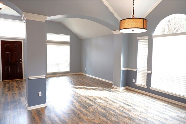 Foto del edificio - 2614 Parkbriar Ln