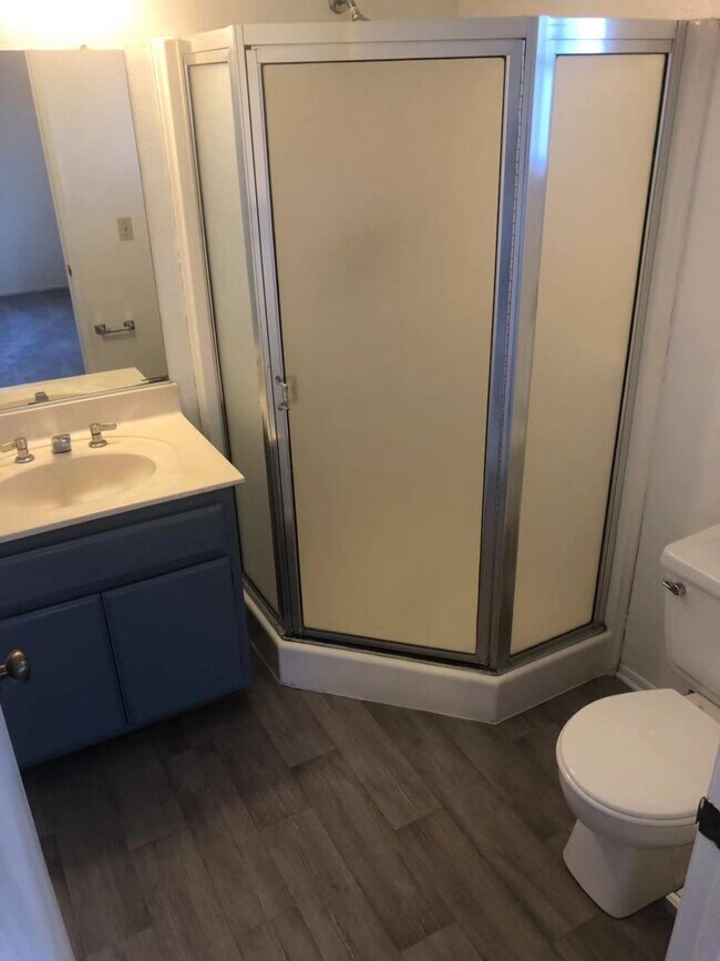 Foto del edificio - 1815 Cedar St