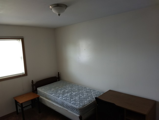 Bedroom - 2211 Bird Dr