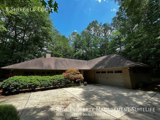 Building Photo - Updated Architectural Gem-White Oak Golf C...
