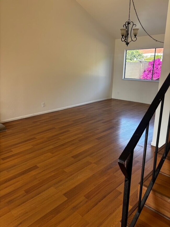 Foto del edificio - 5 Bedroom 3 bathrooms