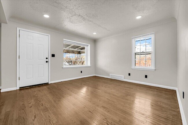 Foto del edificio - 14188 Collingham Dr