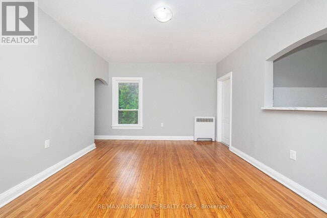 Building Photo - 486 Holtby Ave