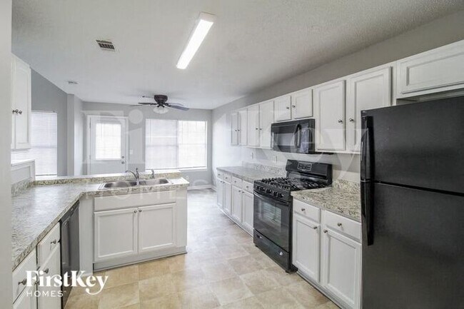 Building Photo - 670 Burtons Cove