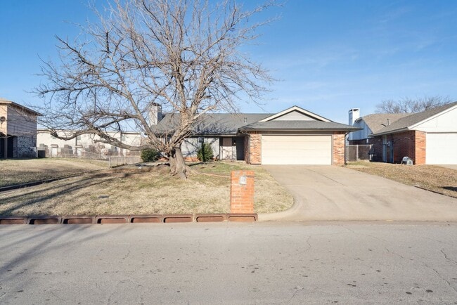 Foto del edificio - 3-Bedroom Home Near Dining, Shopping & Broadway Extension