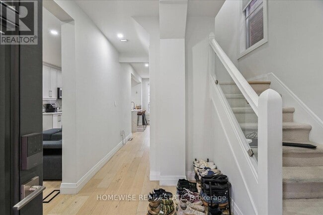 Building Photo - 20 Greenaway Ave