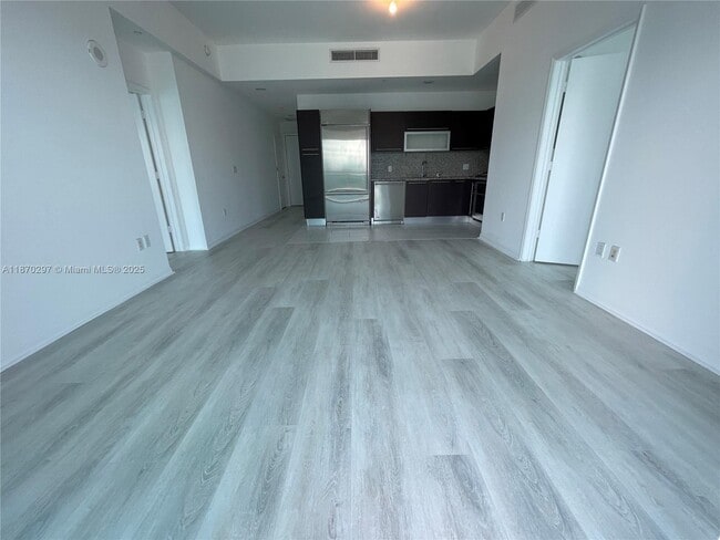 Building Photo - 950 Brickell Bay Dr
