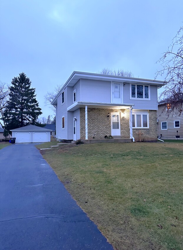 Foto principal - 916 Westover St