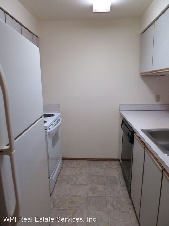 Building Photo - 2 br, 2 bath Apartment - 8820 Stone Ave N