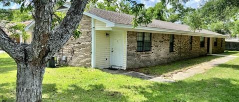 Building Photo - 2114 Hollyhill Rd