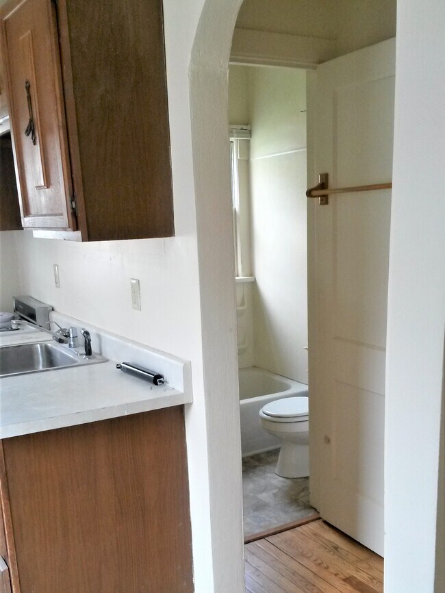 Foto del edificio - 3702 Hillcrest Dr