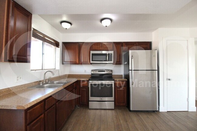 Foto del edificio - 160 E McLellan Rd