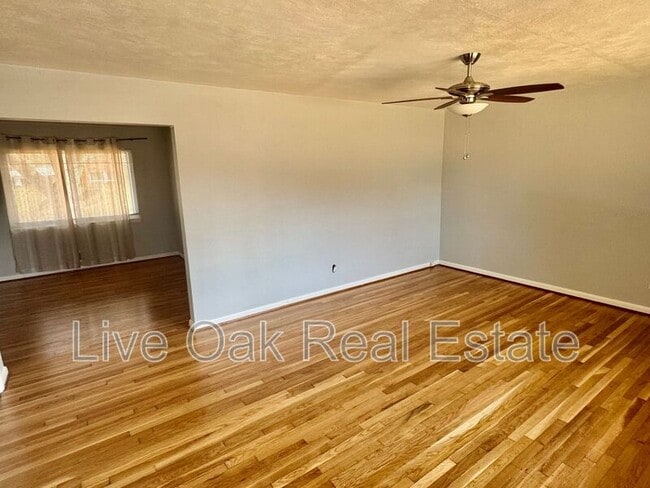 Foto del edificio - 4705 Nuttfield Ln
