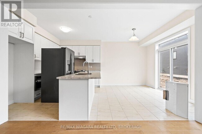 Building Photo - 400 Eastbridge Ave