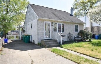 Building Photo - 3528 Carnarvon Ave