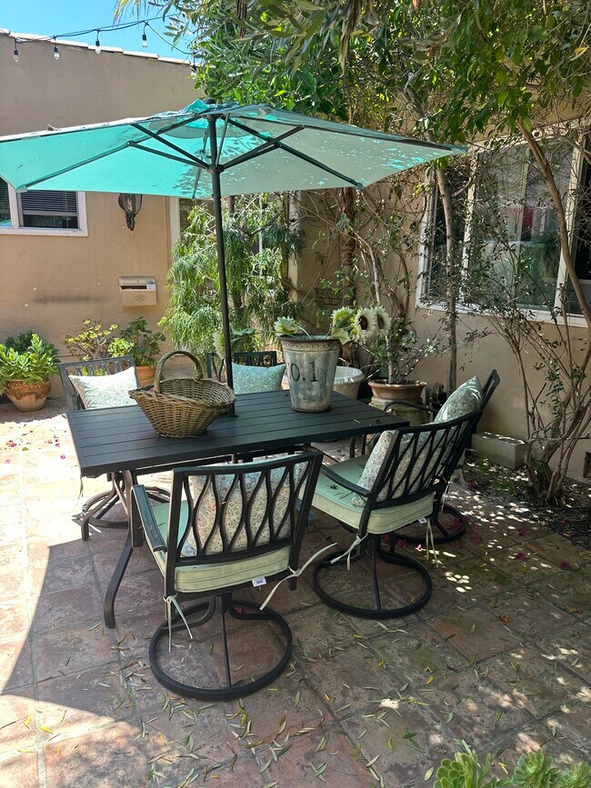 Foto del edificio - 1538 N Crescent Heights Blvd