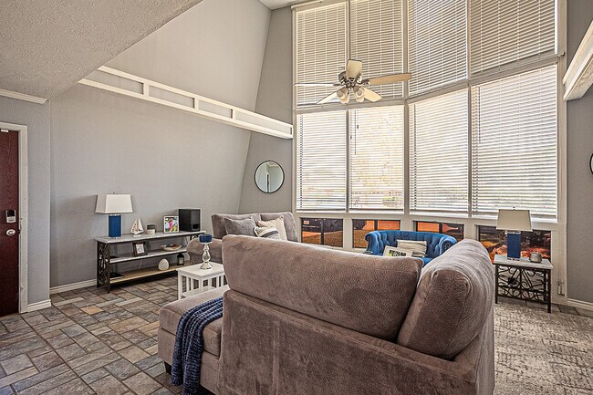 Foto del edificio - 3918 Chevy Chase Ln