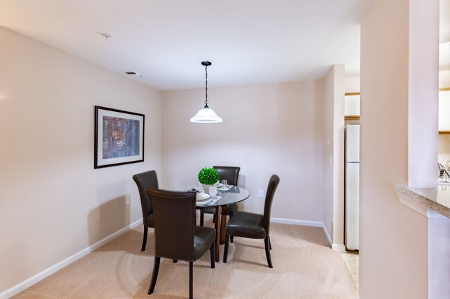 Building Photo - Somerset Pointe Apartments