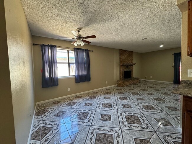 Foto del edificio - 831 Swinging Spear Rd