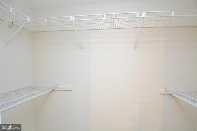 Building Photo - 3914 Penderview Dr