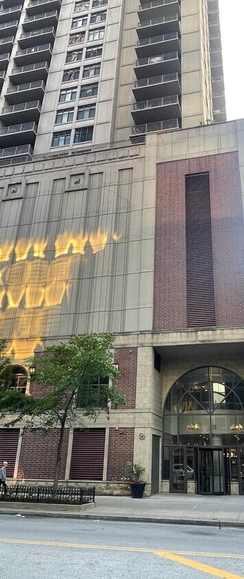 Foto del edificio - 630 N State St