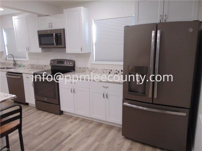 Foto del edificio - Fantastic totally remodelled 1st floor 2 bedroom 2 bath condo in the SW Cape