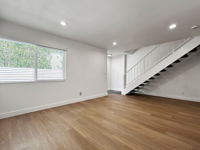 Foto del edificio - 1144 Stanley Ave