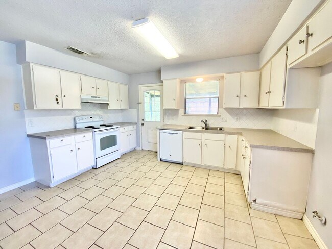 Building Photo - 4800 Rye Glen