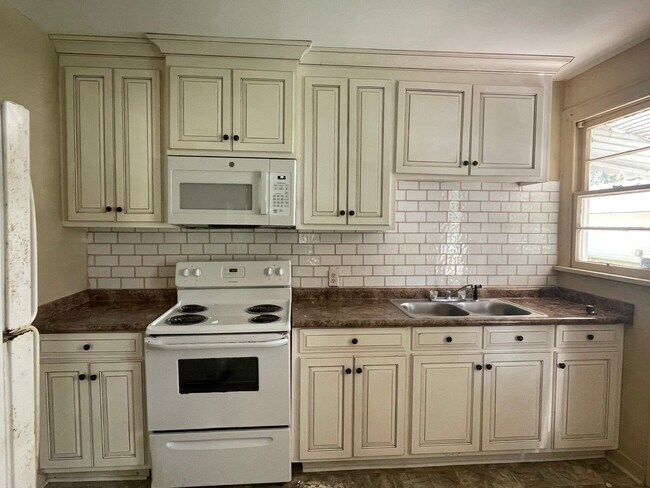 Foto del edificio - 3 Bedroom/1 Bath Home near VSU!!