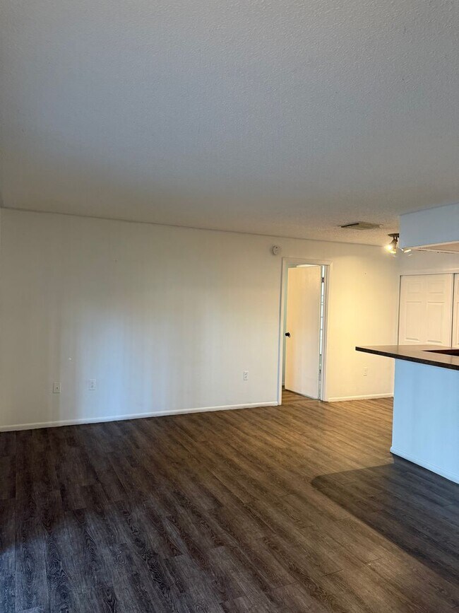 Building Photo - 3827 Bay Club Cir
