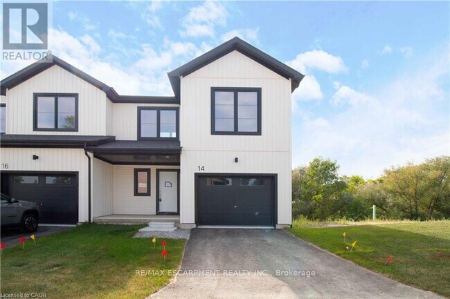 Building Photo - 14 Trailside Dr