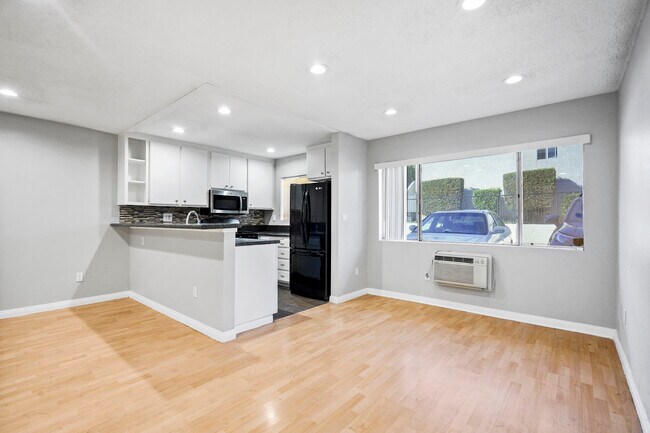 Building Photo - 18530 Hatteras St