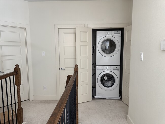 Building Photo - 2129 Lovedale Ave