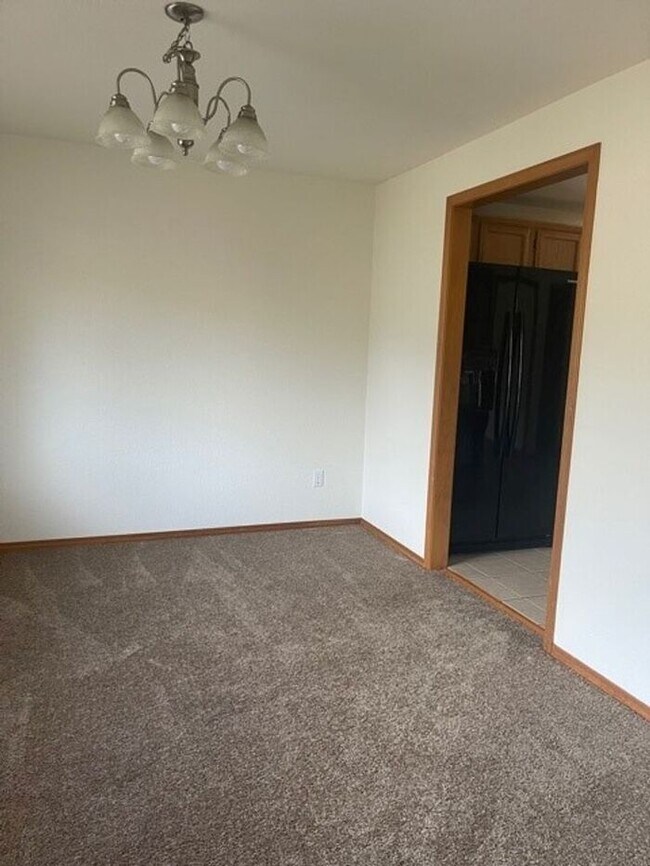 Building Photo - Wonderful 3 Bedroom 2 Bath Rambler!!